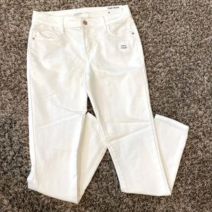 Old Navy white jeans super skinny size 4 ankle length